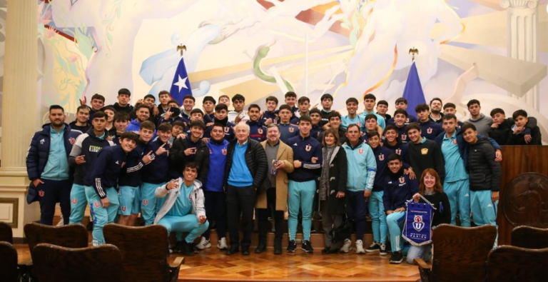 Visita del fútbol formativo a la Casa Central de la Universidad de Chile