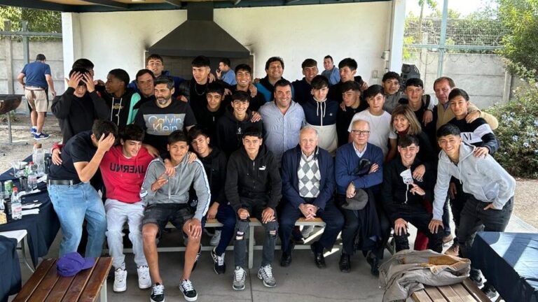 La Academia Azul: Formación integral para jugadores juveniles de la Universidad de Chile