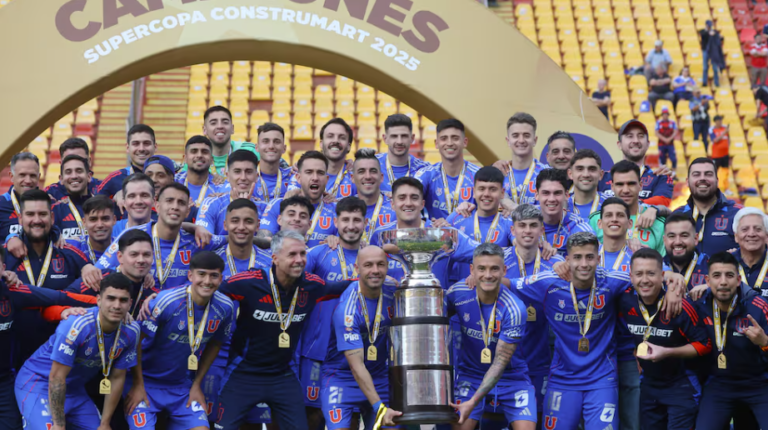 ¡La U campeón! Universidad de Chile goleó 3-0 a Colo Colo y levantó la Supercopa 2025